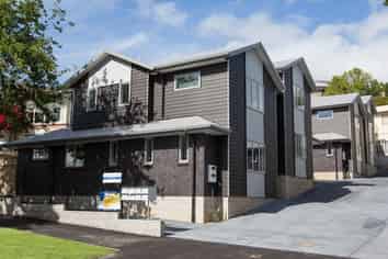 28 - C8 Hunter Street, Hamilton Lake