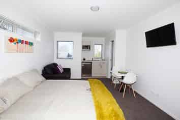 28 - C8 Hunter Street, Hamilton Lake