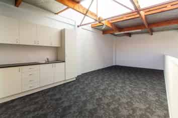 North Shore Warehouse - 190m²  - Vacant Possession!