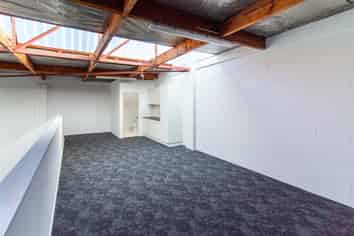 North Shore Warehouse - 190m²  - Vacant Possession!