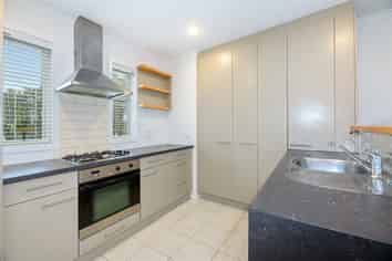 20/218 Green Lane West, Epsom