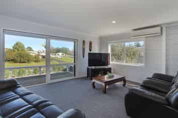 15 Taihiki Road, Clarks Beach