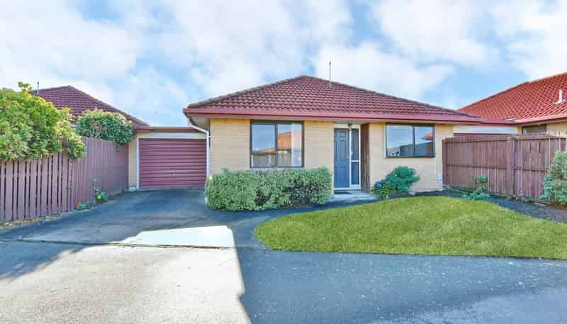 2/11 Dumfries Drive, Hei Hei