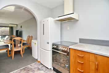 2/11 Dumfries Drive, Hei Hei