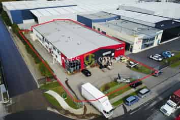 Heavy Wiri Warehouse Could Be Yours!