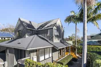 24a Aramoana Ave, Devonport