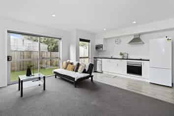 16/100 Knighton Rd, Hillcrest