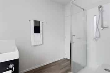 16/100 Knighton Rd, Hillcrest