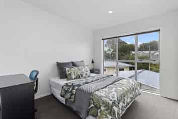 16/100 Knighton Rd, Hillcrest