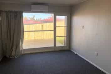 2/37 Aurora Tce, Hillcrest