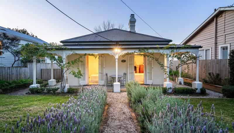 10 Beach Road, Northcote Point