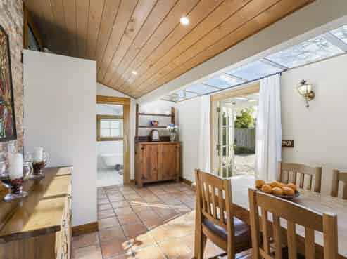 10 Beach Road, Northcote Point