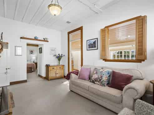 10 Beach Road, Northcote Point