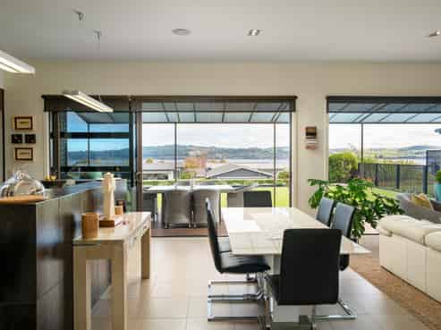 9 Pukenamu Road, Rainbow Point