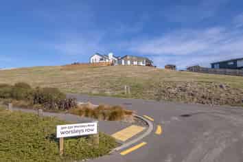 320 Worsleys Road, Cracroft