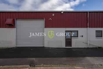 Tidy Warehouse in the heart of Papakura