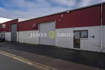 Tidy Warehouse in the heart of Papakura