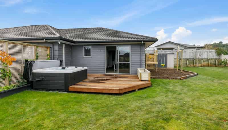 2 Diamond Grove, Brown Owl