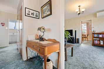 13 De Thiery Place, Pakuranga Heights