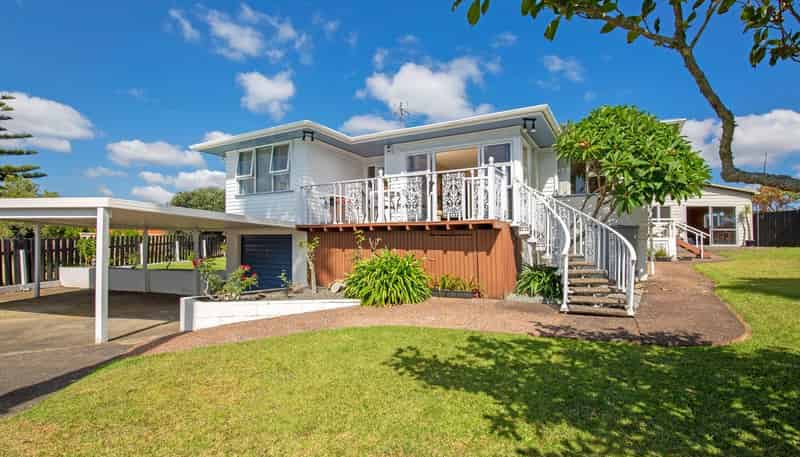 13 De Thiery Place, Pakuranga Heights