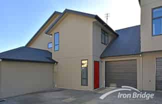 2/38 Brockworth Place, Riccarton