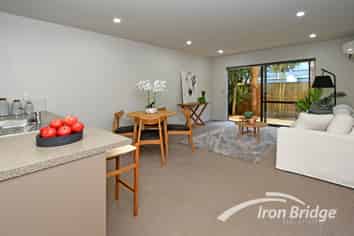 2/38 Brockworth Place, Riccarton