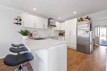 8 Tiller Court, Gulf Harbour