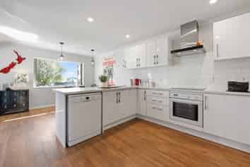 8 Tiller Court, Gulf Harbour