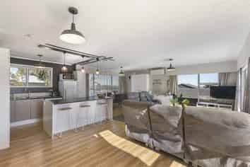 15 Gills Road, Bucklands Beach