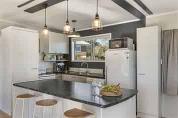 15 Gills Road, Bucklands Beach