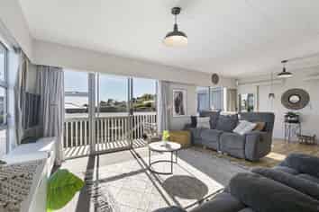 15 Gills Road, Bucklands Beach