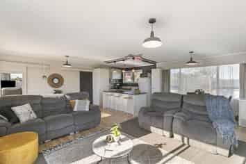 15 Gills Road, Bucklands Beach