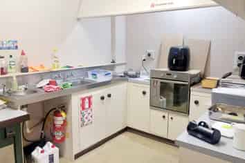 Iconic retail, warehouse & house for lease