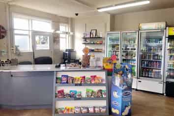 Iconic retail, warehouse & house for lease