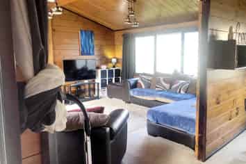 Iconic retail, warehouse & house for lease