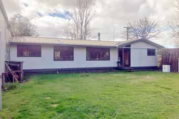 Iconic retail, warehouse & house for lease