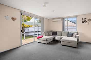 2/3 Greenpark Way, Greerton