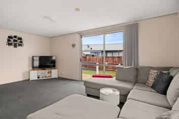 2/3 Greenpark Way, Greerton