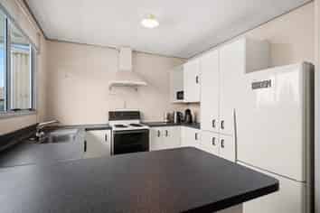 2/3 Greenpark Way, Greerton