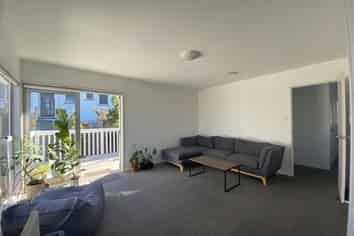 380 East Coast Road, Sunnynook