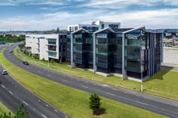 GORGEOUS FITTED HIGHBROOK SUBLEASE