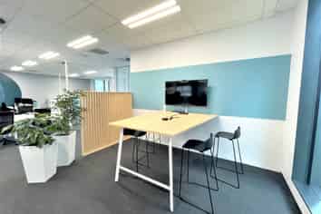 GORGEOUS FITTED HIGHBROOK SUBLEASE