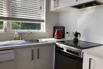 8 Vandeleur Avenue, Birkdale