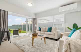 2/241 Hurstmere Road, Takapuna