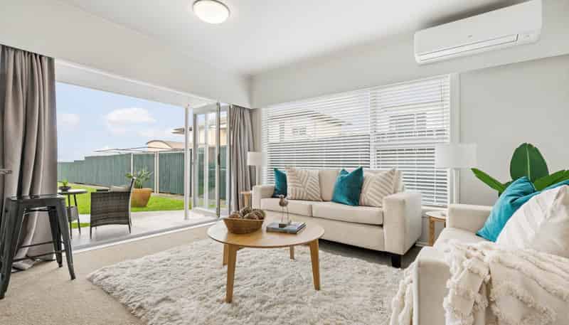 2/241 Hurstmere Road, Takapuna