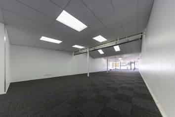 Bite sized Showroom or retail – for lease