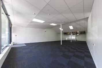 Bite sized Showroom or retail – for lease