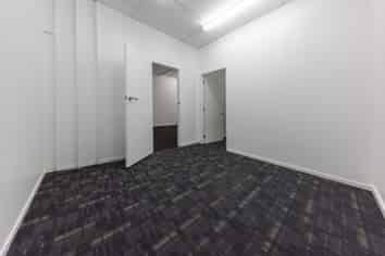 Bite sized Showroom or retail – for lease