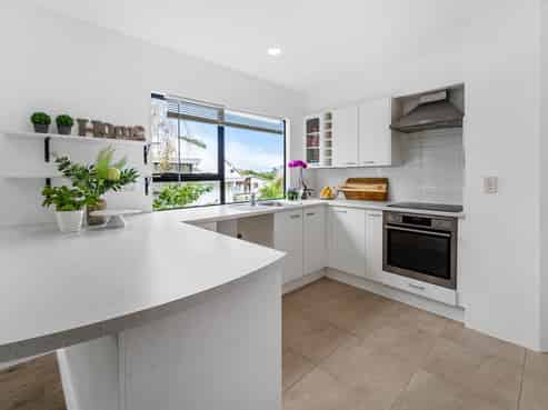 27B Sunnynook Road, Sunnynook