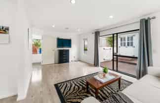 27B Sunnynook Road, Sunnynook